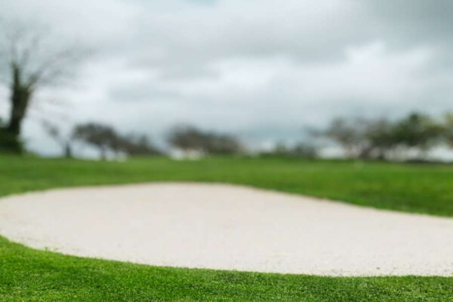 Bunker curato – Golf Nazionale di Nepi-Sutri Bunker di sabbia perfettamente manutenuto nel Golf Nazionale di Nepi-Sutri