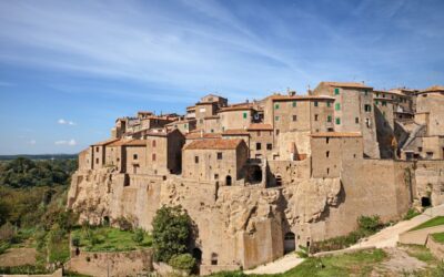 Tufo e peperino: le pietre che costruiscono la Tuscia