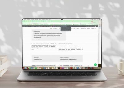 Computer portatile con la pagina del Modello 231 e del Whistleblowing sul sito di Linea Verde Nicolini aperta per la consultazione.