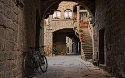 Le ciclostazioni della Via Francigena nella Tuscia: quando il paesaggio diventa accoglienza